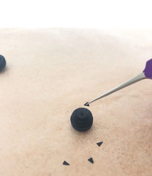 Cómo hacer quilling paper blueberries: una manera sencilla de crear el mejor regalo de verano para tus tarjetas y creaciones de temporada | ThePaperyCraftery.com