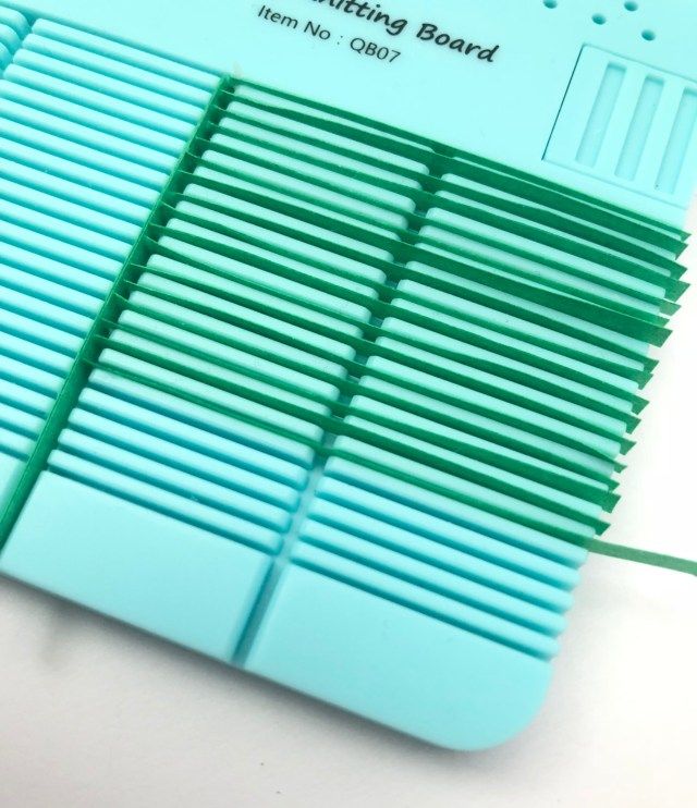 Revisión de Quilling Paper Husking Board - ¡Pruebe una nueva herramienta de quilling para perfeccionar su técnica de corte! | MeredithAmand.com